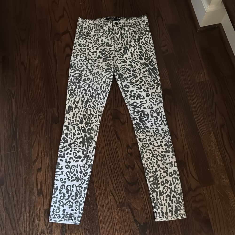 NWOT Hudson Los Angeles b&w leopard print Barbara Super Skinny Jeans. Size 28